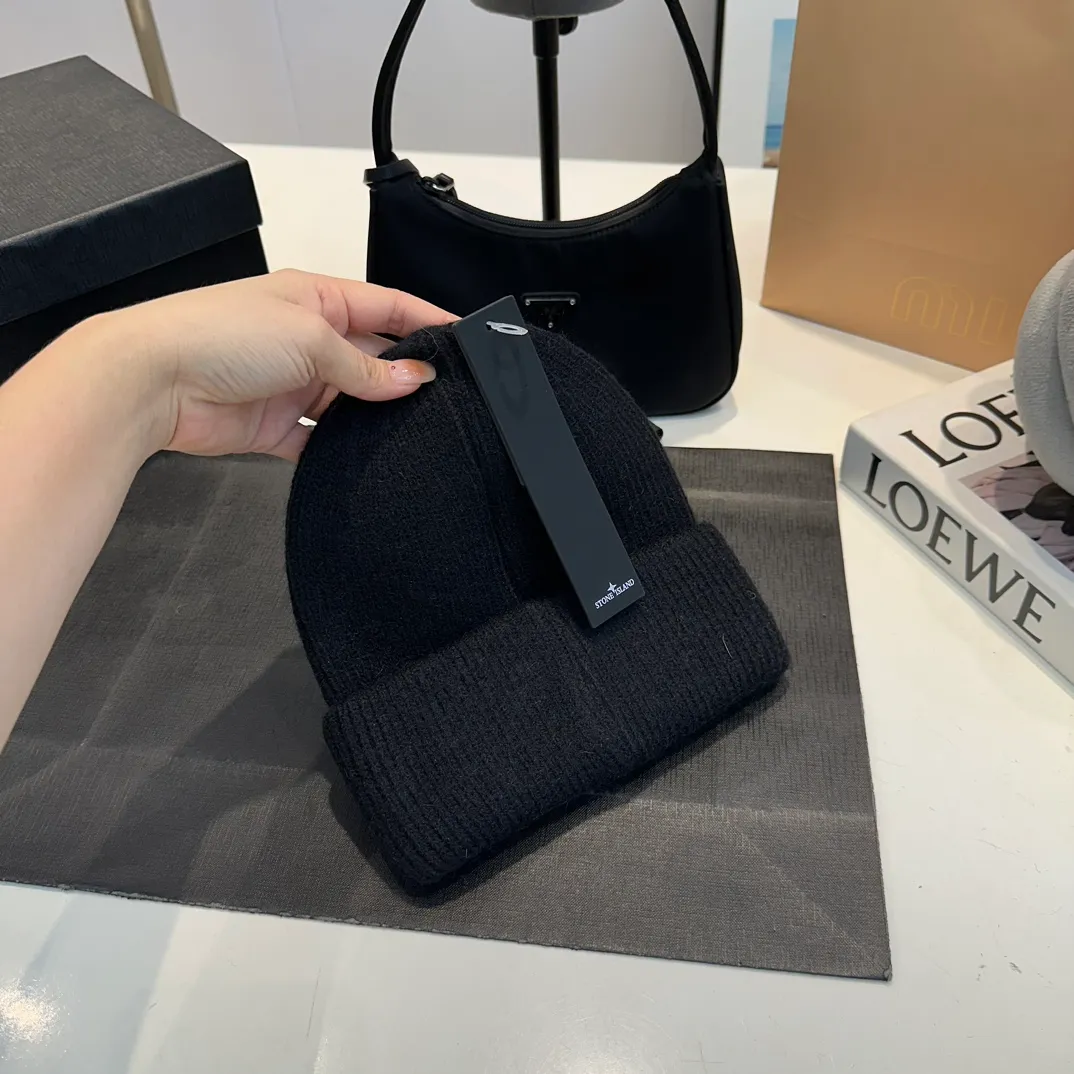 P60 Trendy brand Stone Island STONE classic popular cashmere wool knitted hat New autumn and winter cashmere woolen hat, men and women cold hat, Little Red Riding Hood popular style